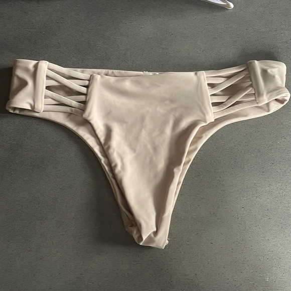 Heat two pieces bikini - Picture 2 of 9